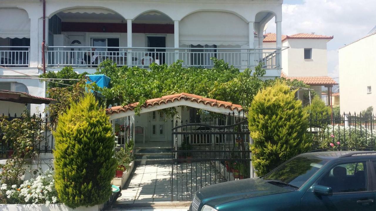 Grigorios Apartments Vrasná Exteriör bild
